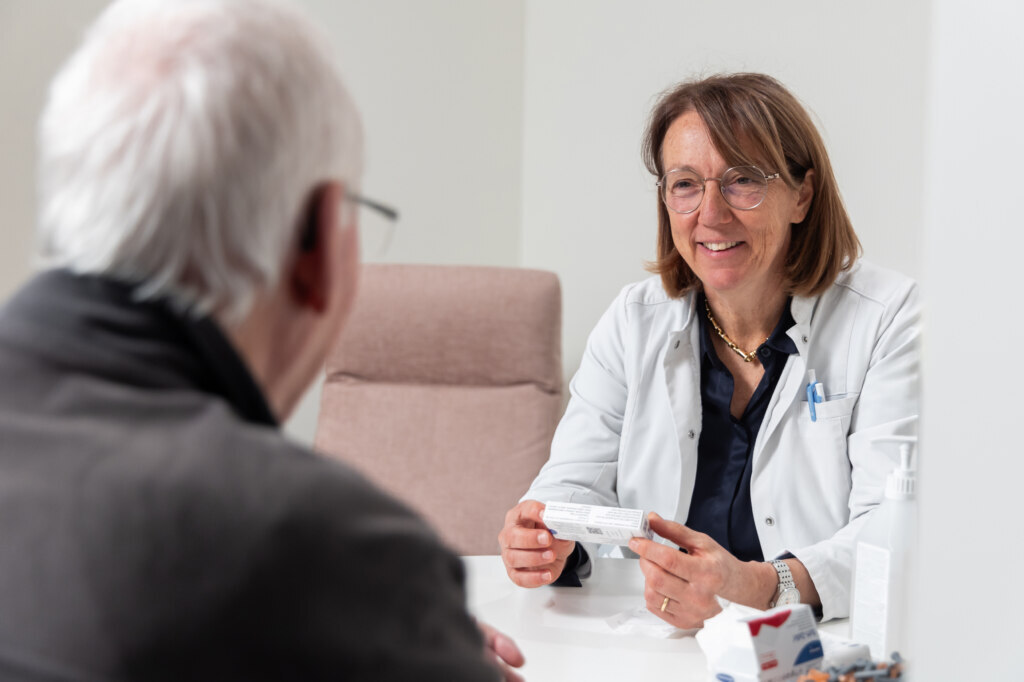 apotheker-in-gesprek-met-patiënt